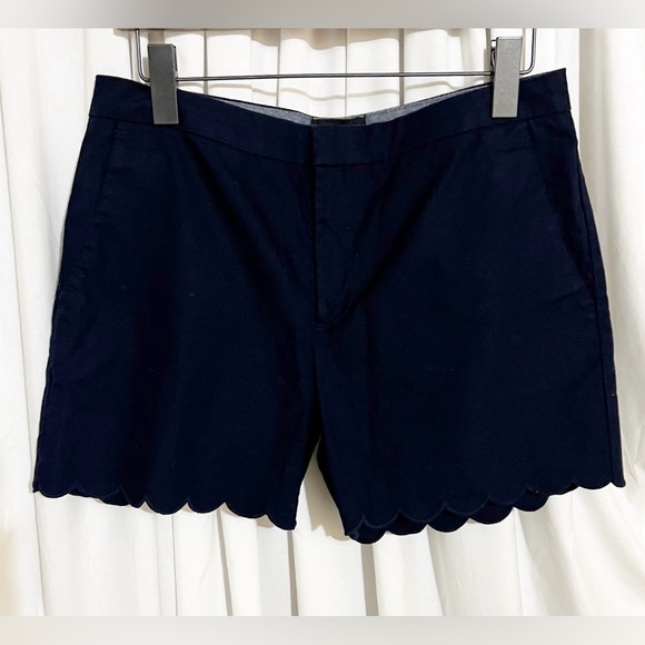 Banana Republic scallop shorts are navy blue and have a scalloped hem detail - Picture 4 of 4